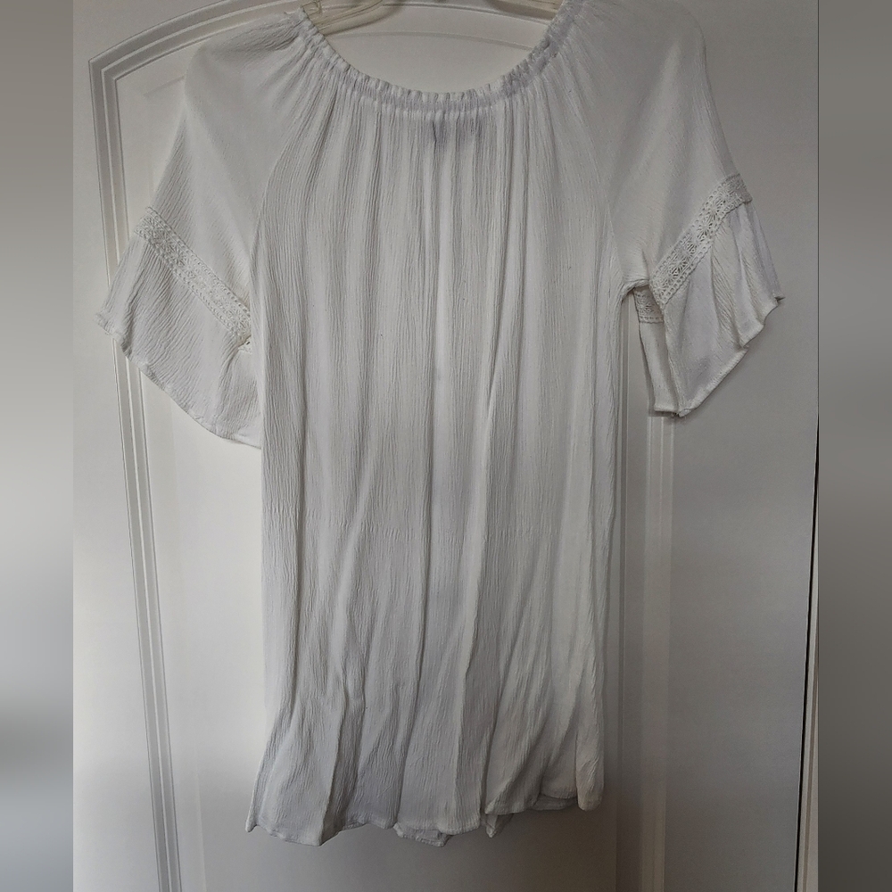 Chic White Button-Down Blouse - Picture 2 of 6